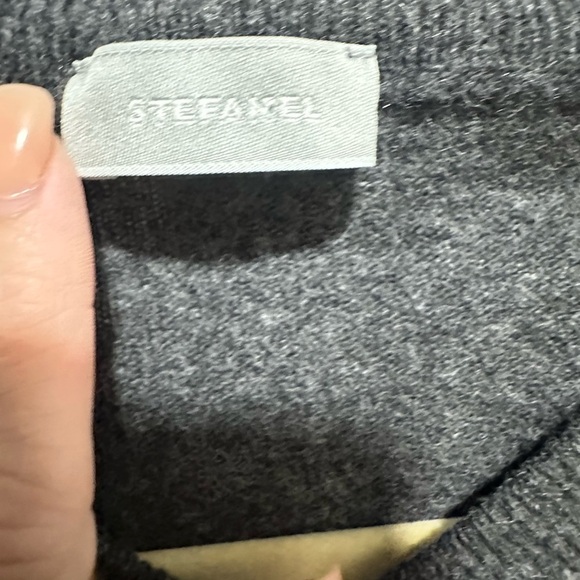 Stefanel Dark Gray V-Neck Sweater EUC Wool Blend size M/L (see measurements) - Picture 3 of 4